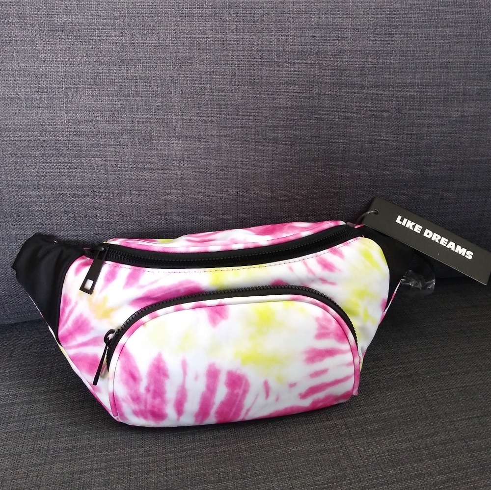NWT LIKE DREAMS FANNY PACK BAG ON THE BELT